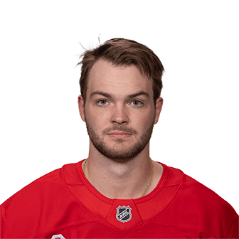 Carter Mazur headshot